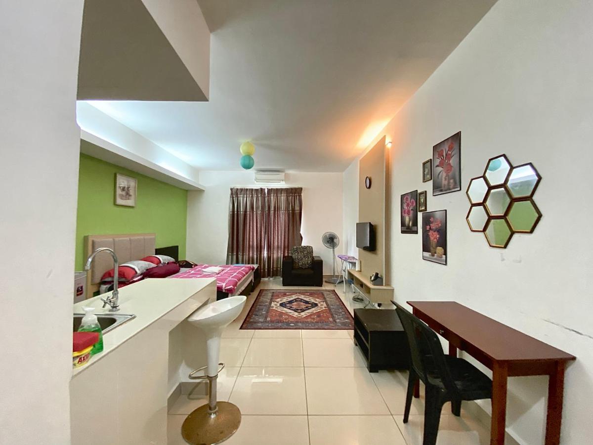 Private Viana Court Service 2 With Private Parking Apartment